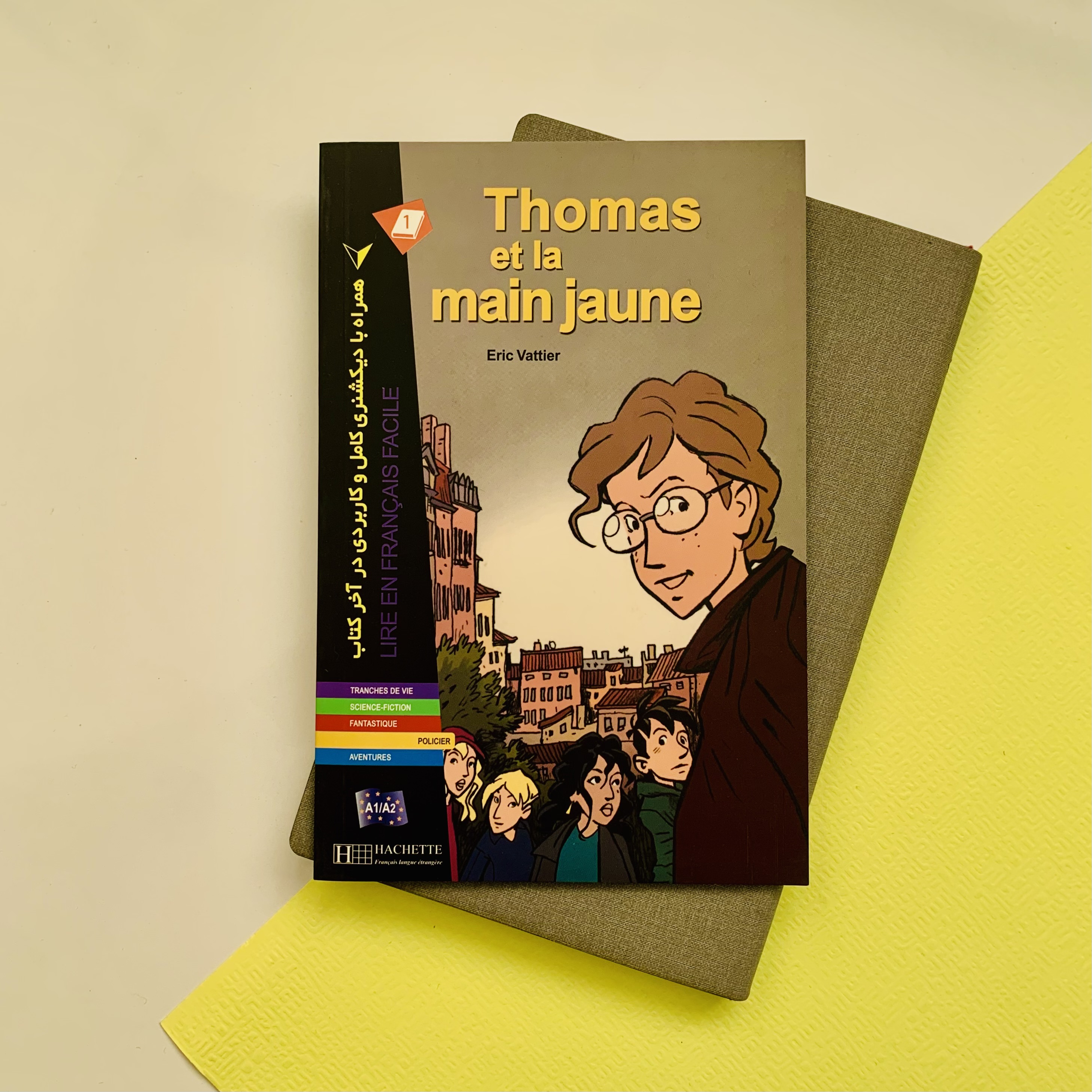 کتاب داستان ساده فرانسوی همراه با دیکشنری کامل (Thomas et la main jaune (A1-A2